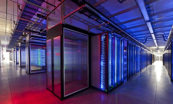 圖三 : 網(wǎng)路架構(gòu)轉(zhuǎn)移至能源效率與容量更高的乙太網(wǎng)路將有助於打造環(huán)保的資料中心。