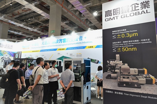 圖四 : 在光通訊及半導(dǎo)體產(chǎn)業(yè)對於CPO需求增加之下，高明鐵近期推出高精密度耦合對位系統(tǒng)，與德日廠商競爭。（攝影：陳念舜）
