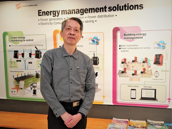 圖三 : 泓格科技總經理鄭樹發推薦iSN-301系列單通道測距模組，可精確檢測停車場每個車位的車輛進出情況，並根據距離變化，自動調節照明和空調系統。（攝影：陳念舜）