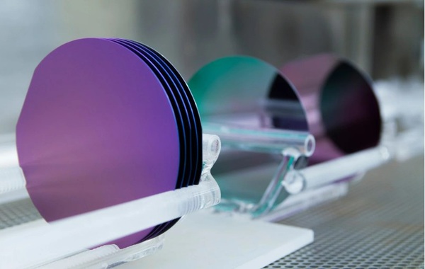 圖一 : 光通訊逐步向半導體晶片與封裝層級下沉。這種「從云端到邊緣、從資料中心到車用」的多元應用,正在重新定義光通訊的產業價值。