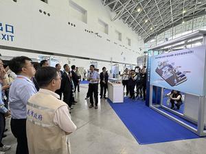 嘉義市率先完成全臺市區公車100%電動化的目標，以期將綠色公共運輸落實於市民生活；並獲2025臺灣氫能與電動大客車淨零移動論壇表揚。