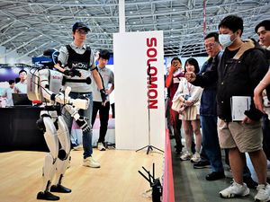 目前人型機(jī)器人短、中期的應(yīng)用場景越趨明確,研華、新漢、所羅門等廠商,皆展示以Jetson Thor為核心打造的產(chǎn)品服務(wù)。