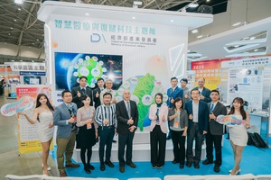 在「2025臺灣醫療科技展」打造「智慧醫療與復健科技主題館」,以臨床路徑導向方式展示智慧醫材從早期偵測、臨床診斷、手術處置到功能復健的整合成果,呈現臺灣醫材產業從研發端跨向臨床端的技術成熟度與應用深化。